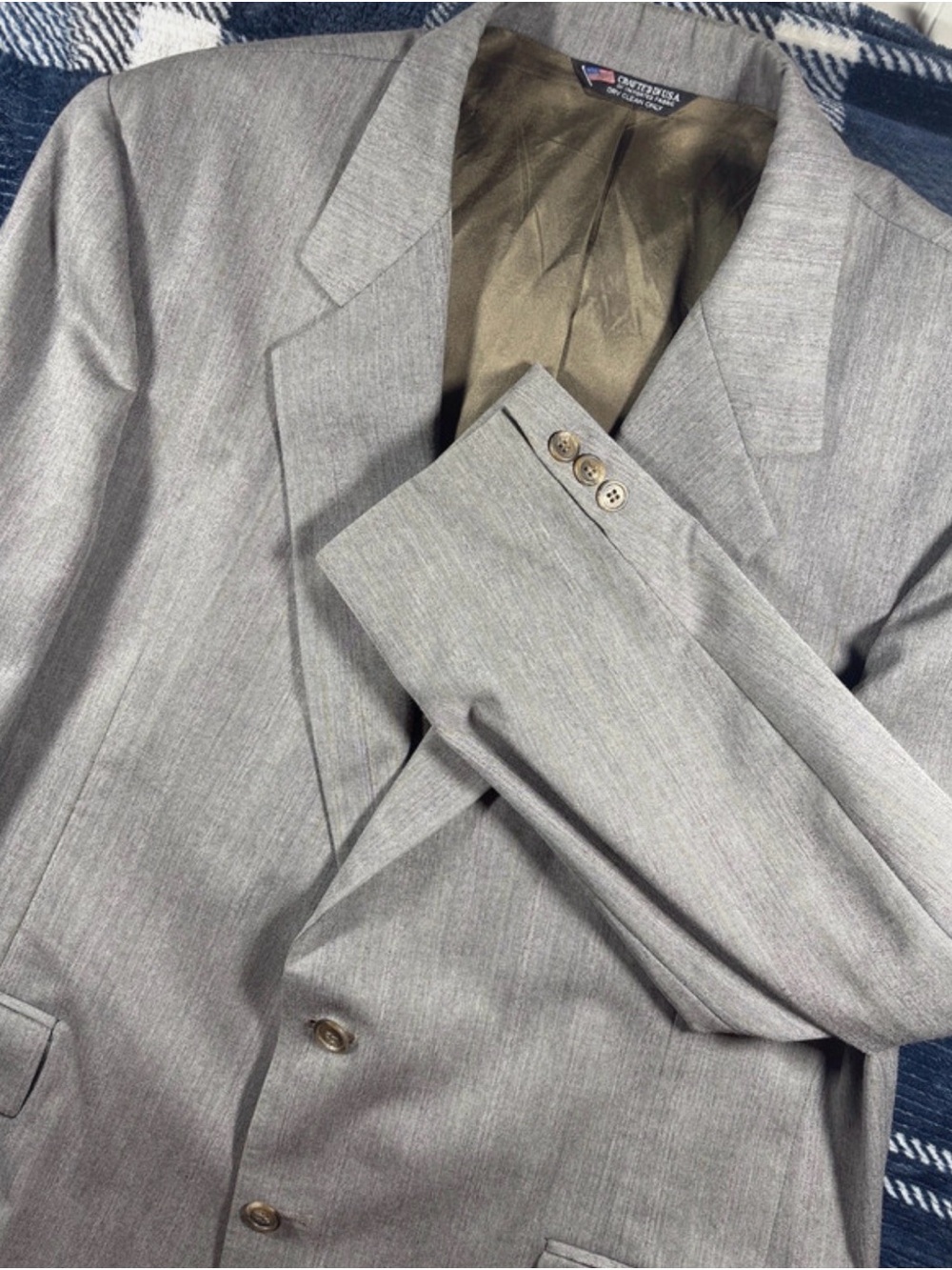 Men's Light Gray Two-Button Suit Jacket - Classic Tailored Blazer